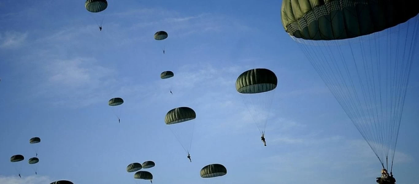 Άλματα ελευθέρας πτώσεως εκτελέστηκαν στη μνήμη του αδικοχαμένου αλεξιπτωτιστή (φωτο)